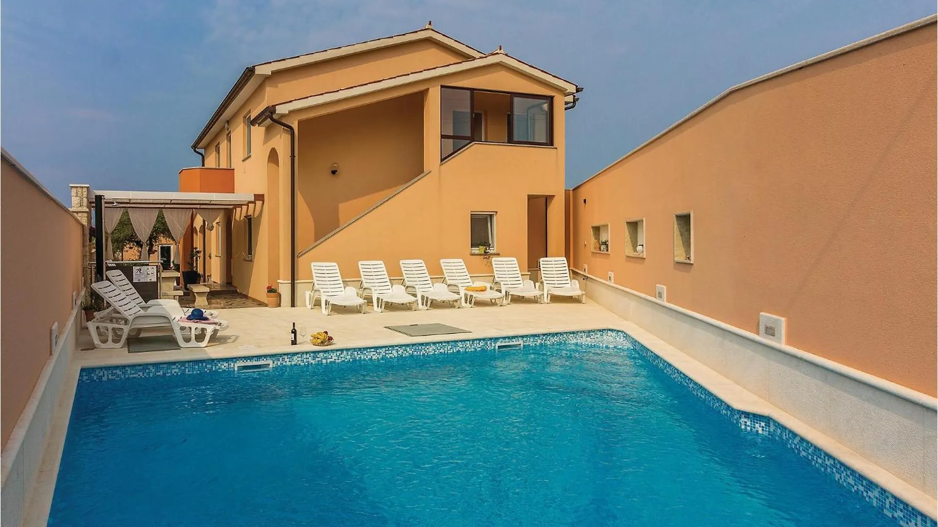 Cozy Apartment In Galizana With Wifi